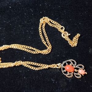 Avon vintage elegant Gold Tone and Immitation Coral Pendant Necklace